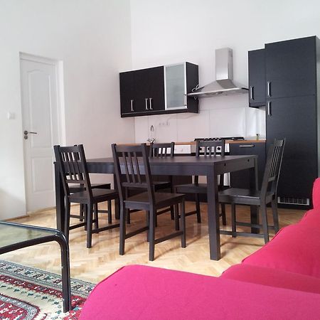 Anna 2 Bedrooms 2 Bathrooms 6 Bikes Budapest Room photo